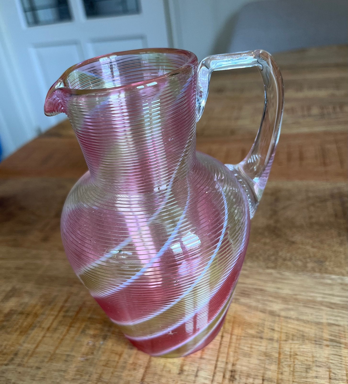 Oud draadglas rose glazen kleurig kannetje met oor, Ophalen of Verzenden