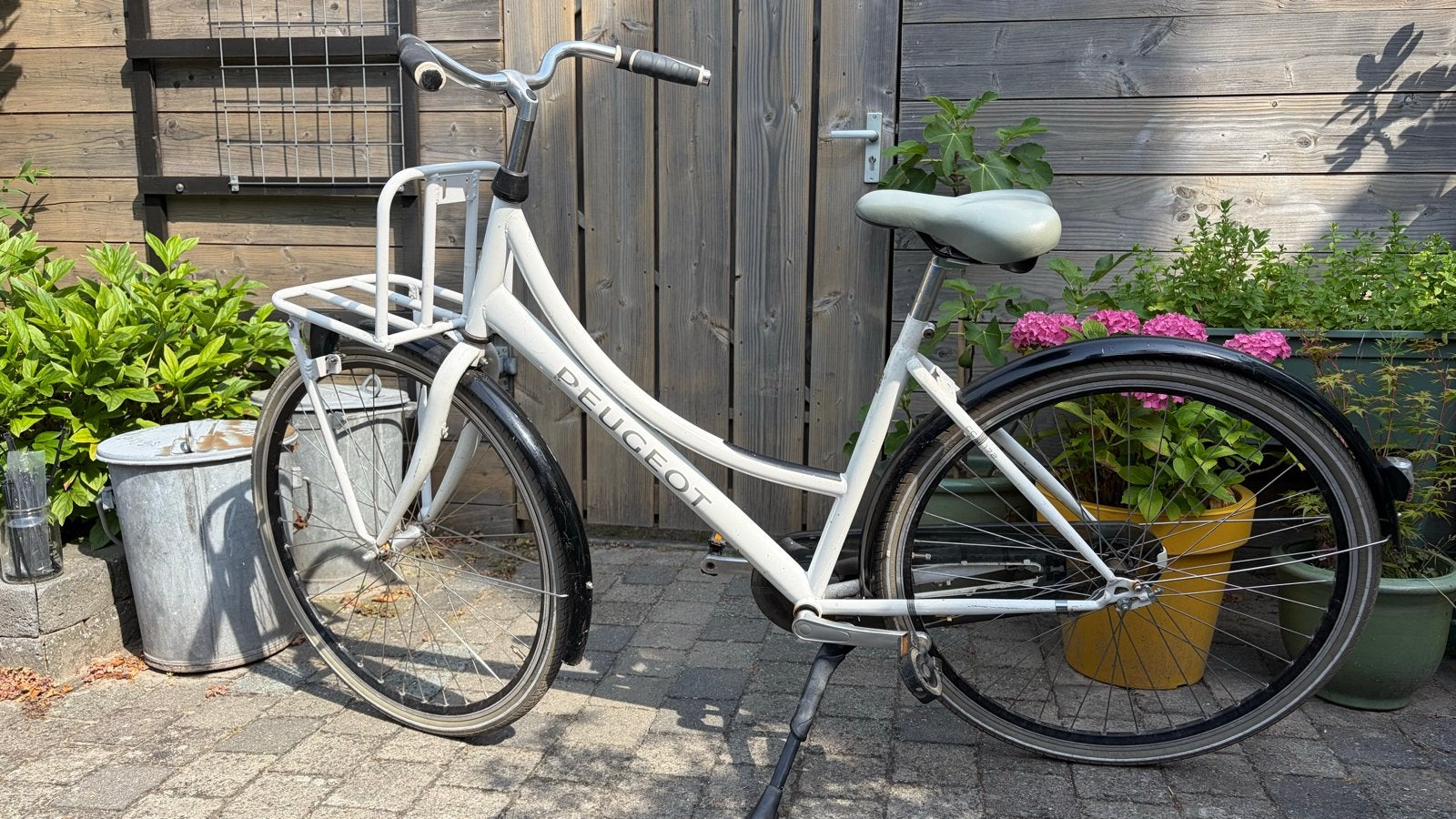 Witte Peugeot damesfiets met voordrager, Terugtraprem, 50 tot 53 cm, Ophalen, Overige merken