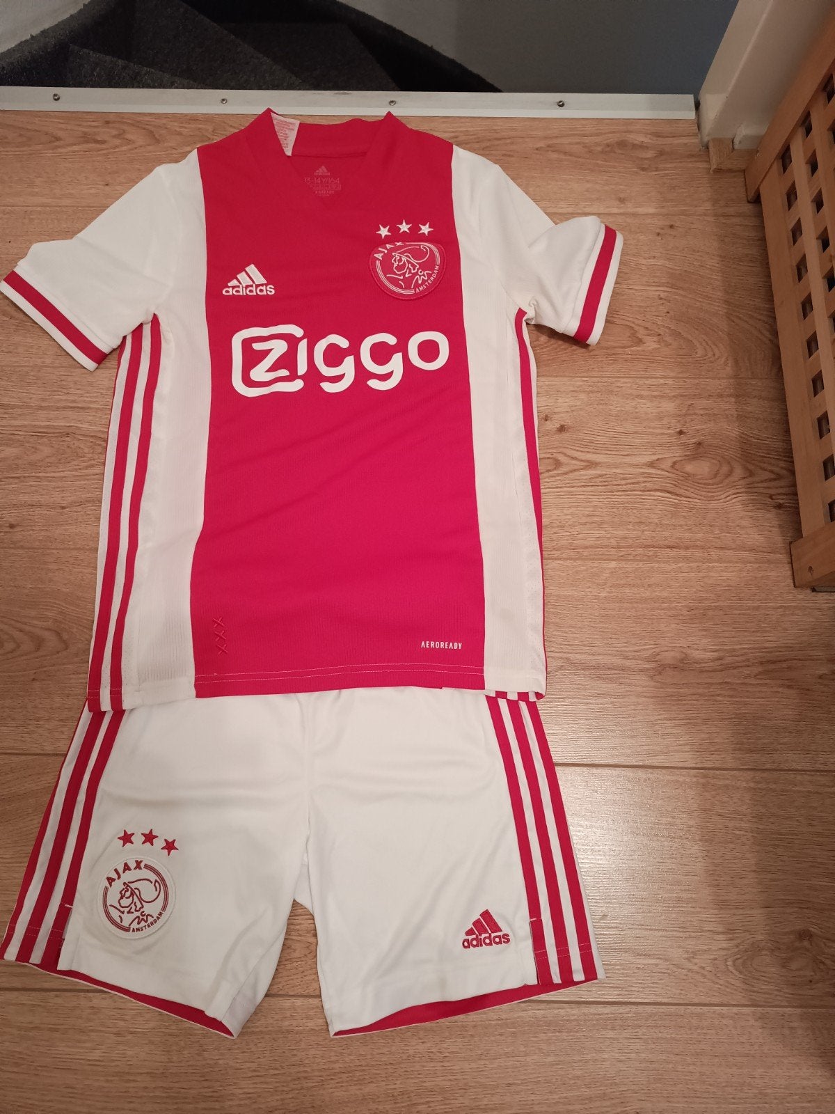 Ajax Thuistenue Kinderen (vanaf 11 jaar) - Shirt en Broekje, Maat XS of kleiner, Ophalen of Verzenden, Gebruikt, Shirt