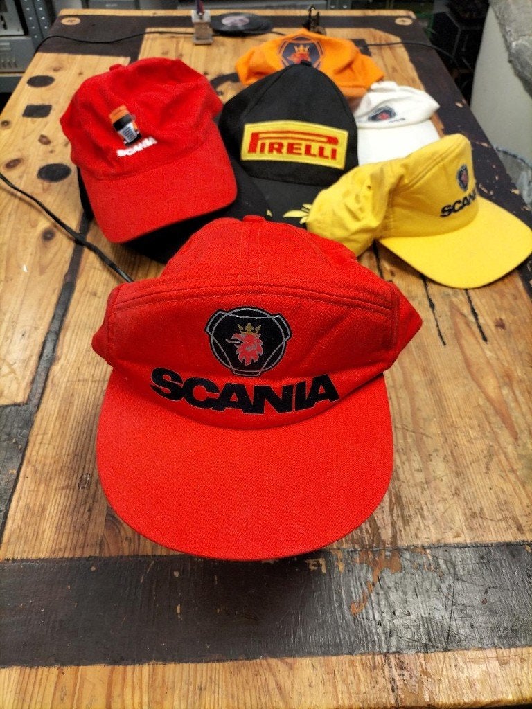 Collectie SCANIA - petten (6 stuks) plus Pirelli pet cap, Verzenden, Gedragen, One size fits all, Pet