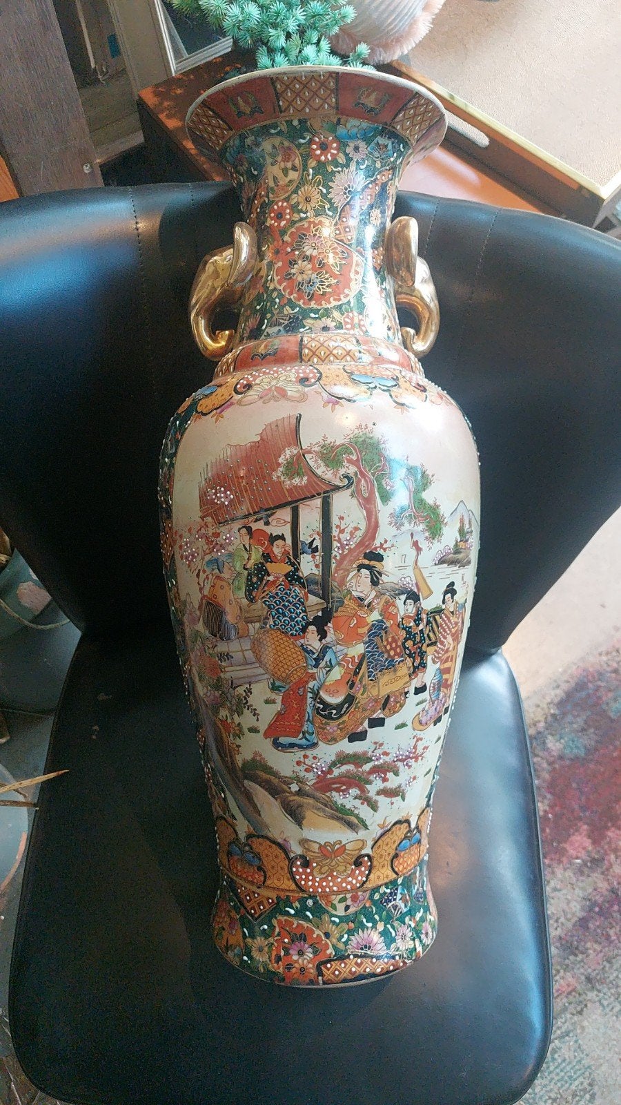 Grote Chinese vaas met gedetailleerde decoratie, Antiek en Kunst, Ophalen