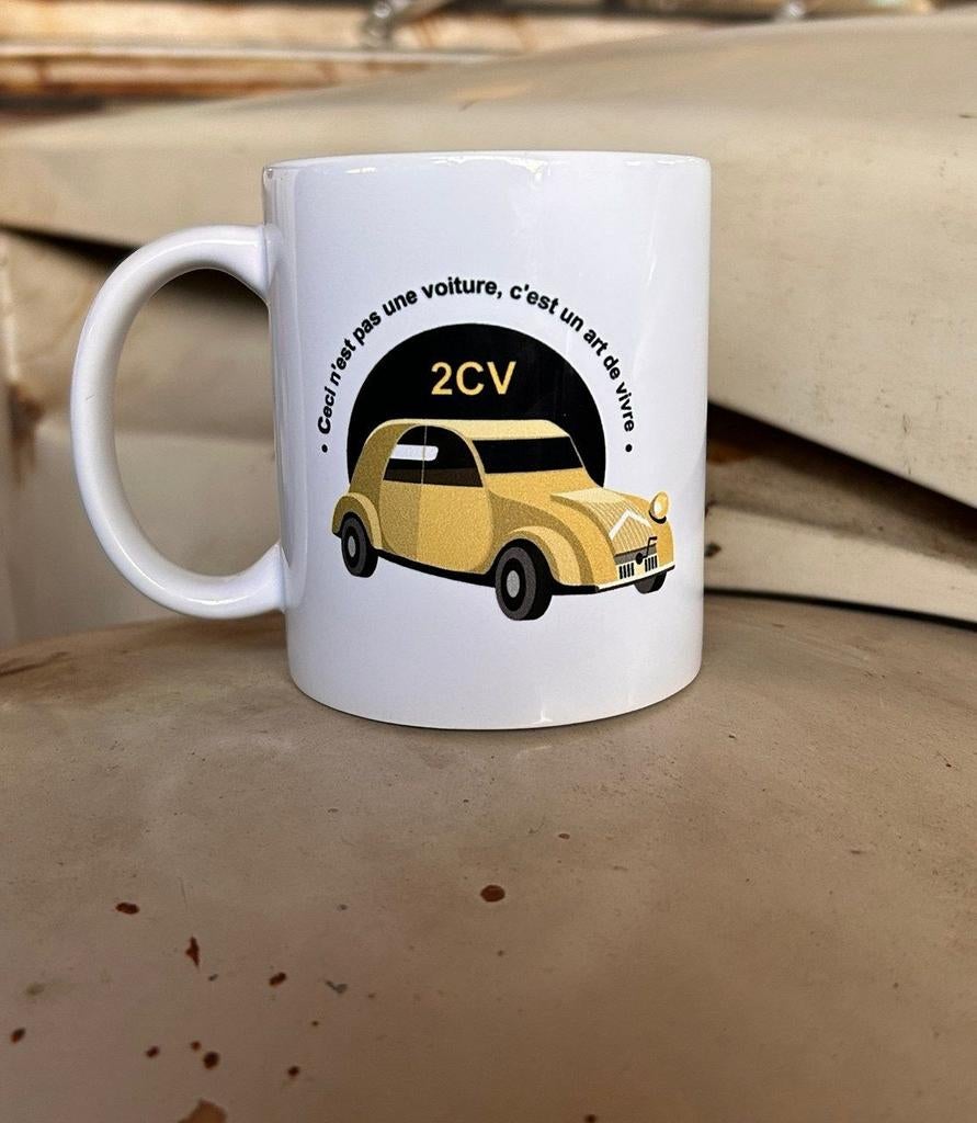 Mok met 2CV 'Eend' print - Citroën liefhebber cadeau, Huis en Inrichting, Ophalen of Verzenden, Nieuw, Wit, Steen/keramiek