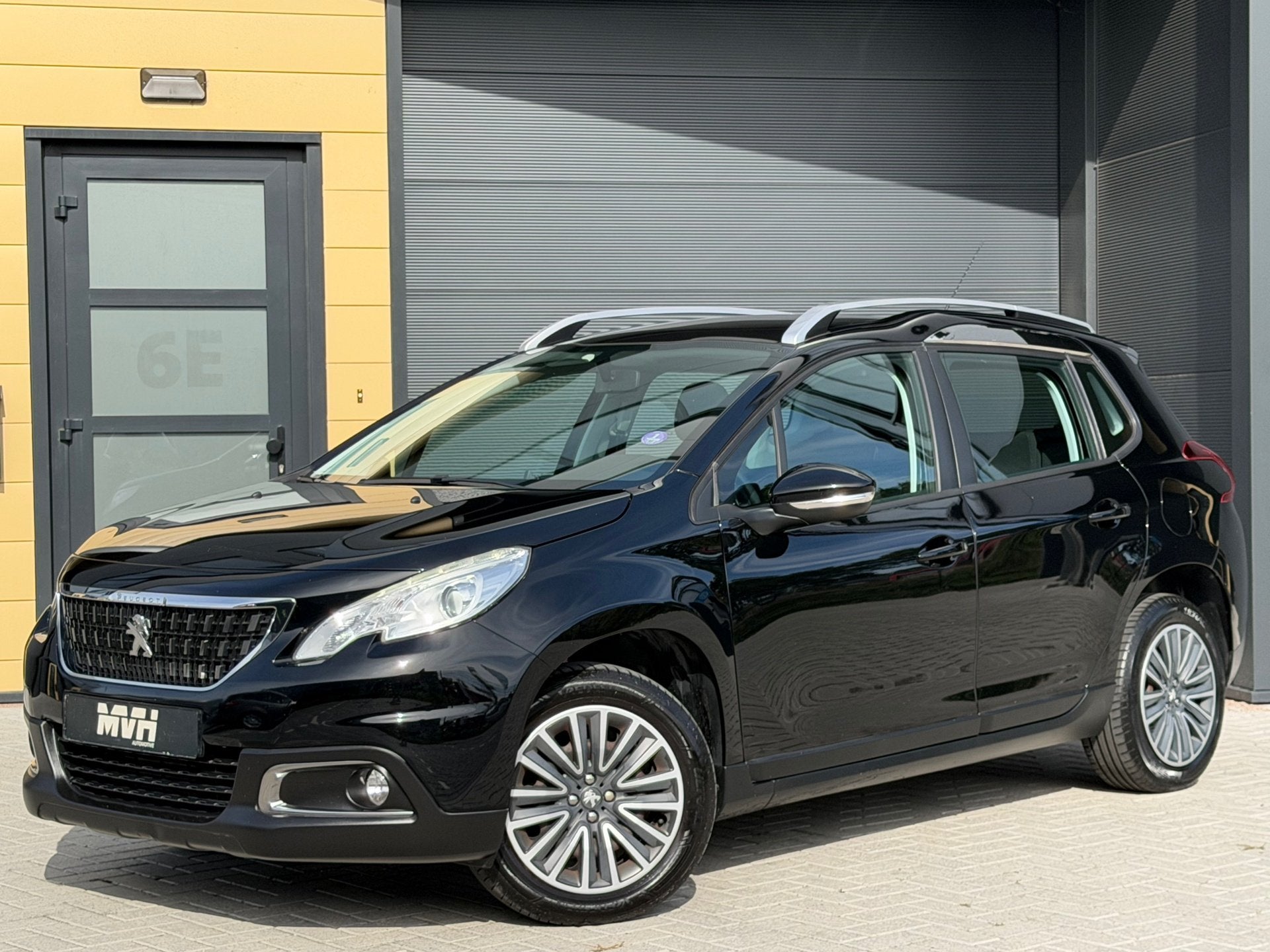 Peugeot 2008 1.2 PureTech Blue Lion - Automaat - Panorama -, Dealer onderhouden, Euro 6, 1199 cc, 82 pk