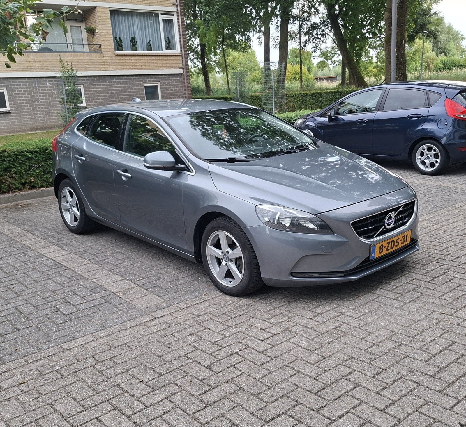 Volvo V40 2.0 D4 190PK 2014 Grijs, Voorwielaandrijving, Euro 5, Stof, Zwart