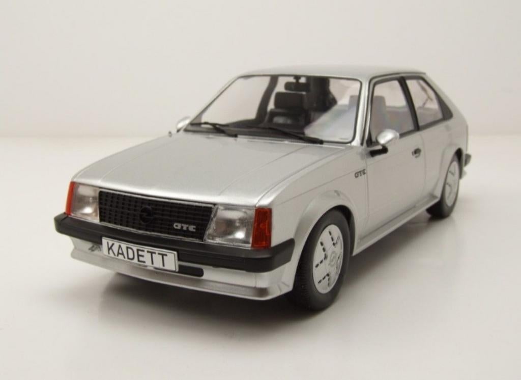1:18 Opel Kadett D GT/E uit 1983 Grijs metallic MCG, Hobby en Vrije tijd, Modelauto's | 1:18, Nieuw, Auto, Overige merken, Ophalen of Verzenden