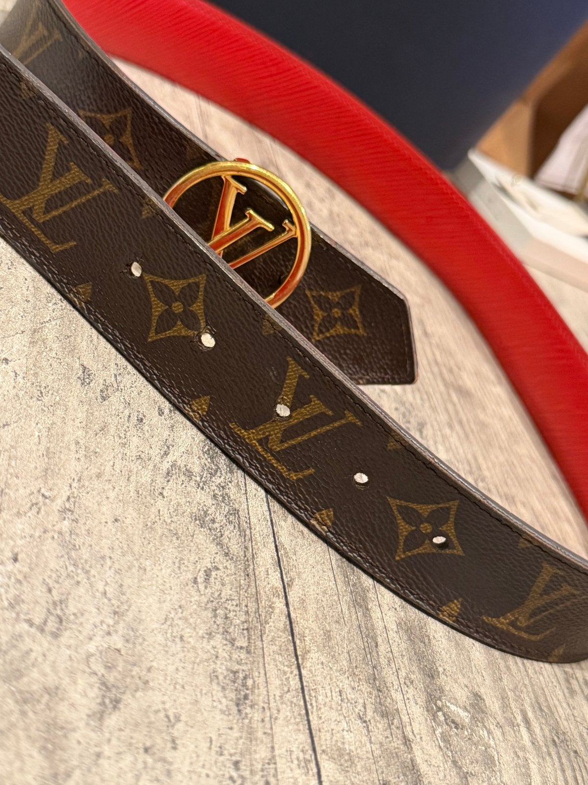 Louis Vuitton Riem Monogram Bruin Rood, Ophalen, Echt leder, Heupriem, Zo goed als nieuw