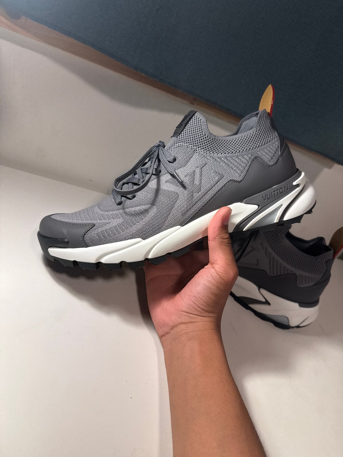 LV tatic - Grijs, Kleding | Heren, Schoenen, Ophalen of Verzenden, Zo goed als nieuw, Overige kleuren, Sneakers of Gympen