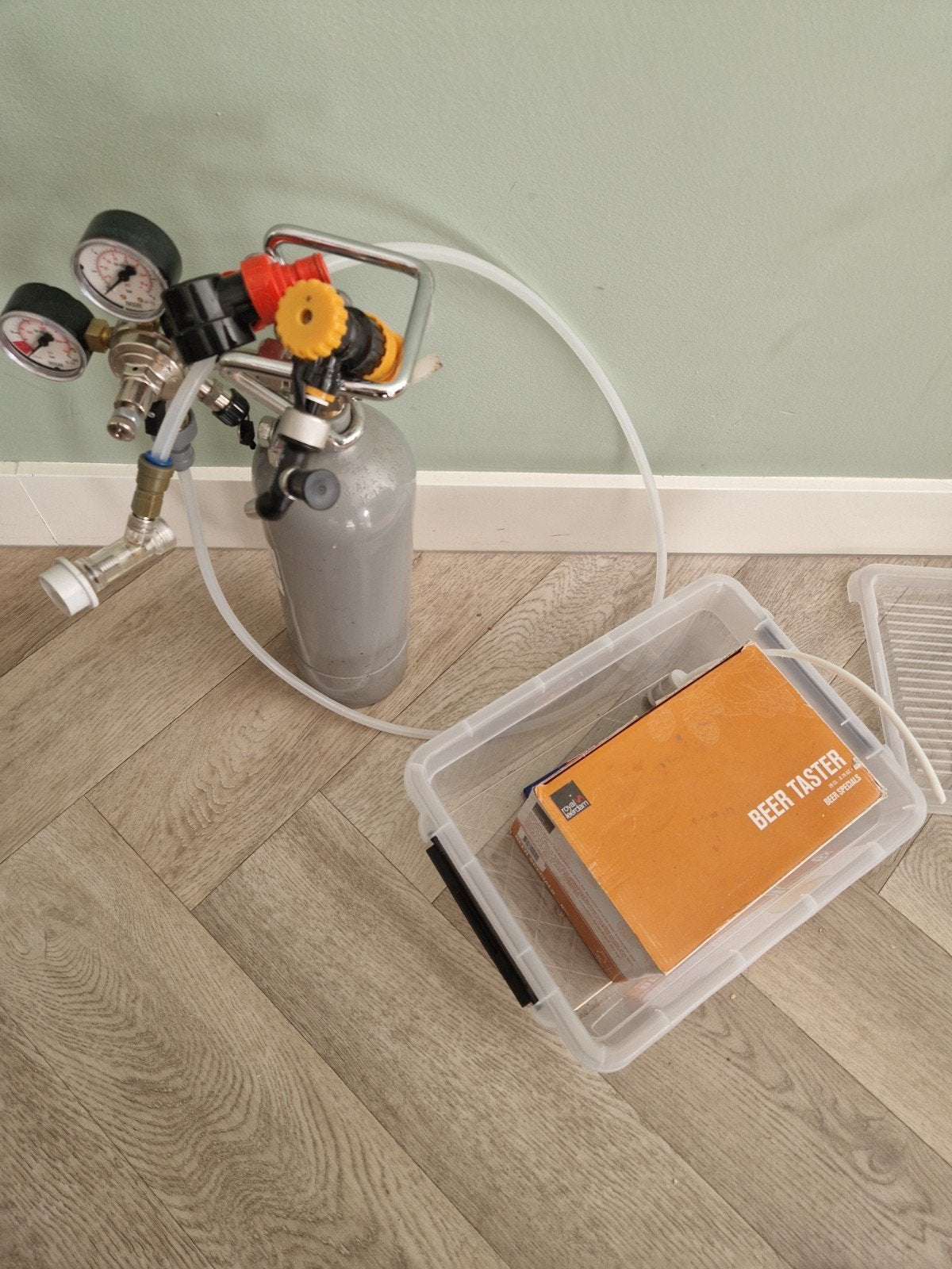 Bier tap installatie met CO2 fles en drukregelaar, Ophalen of Verzenden, Metaal, Grijs, Overige typen