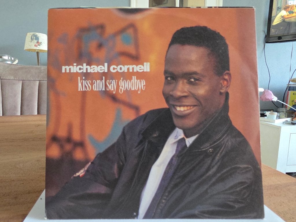 7" Single Michael Cornell - Kiss And Say Goodbye / Look Out, Cd's en Dvd's, Gebruikt, 7 inch, Ophalen of Verzenden, Pop