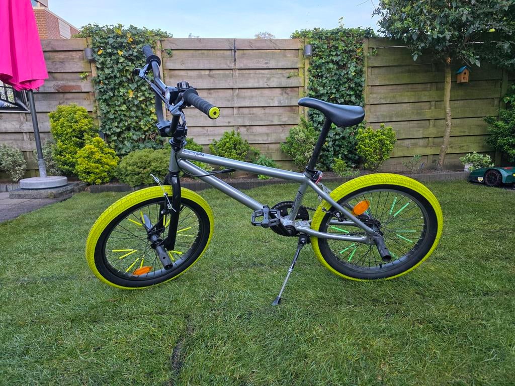 B'Twin 520 Wipe BMX Decathlon - Z.G.A.N. met felle banden, Fietsen en Brommers, Fietsen | Crossfietsen en BMX, Ophalen, Staal