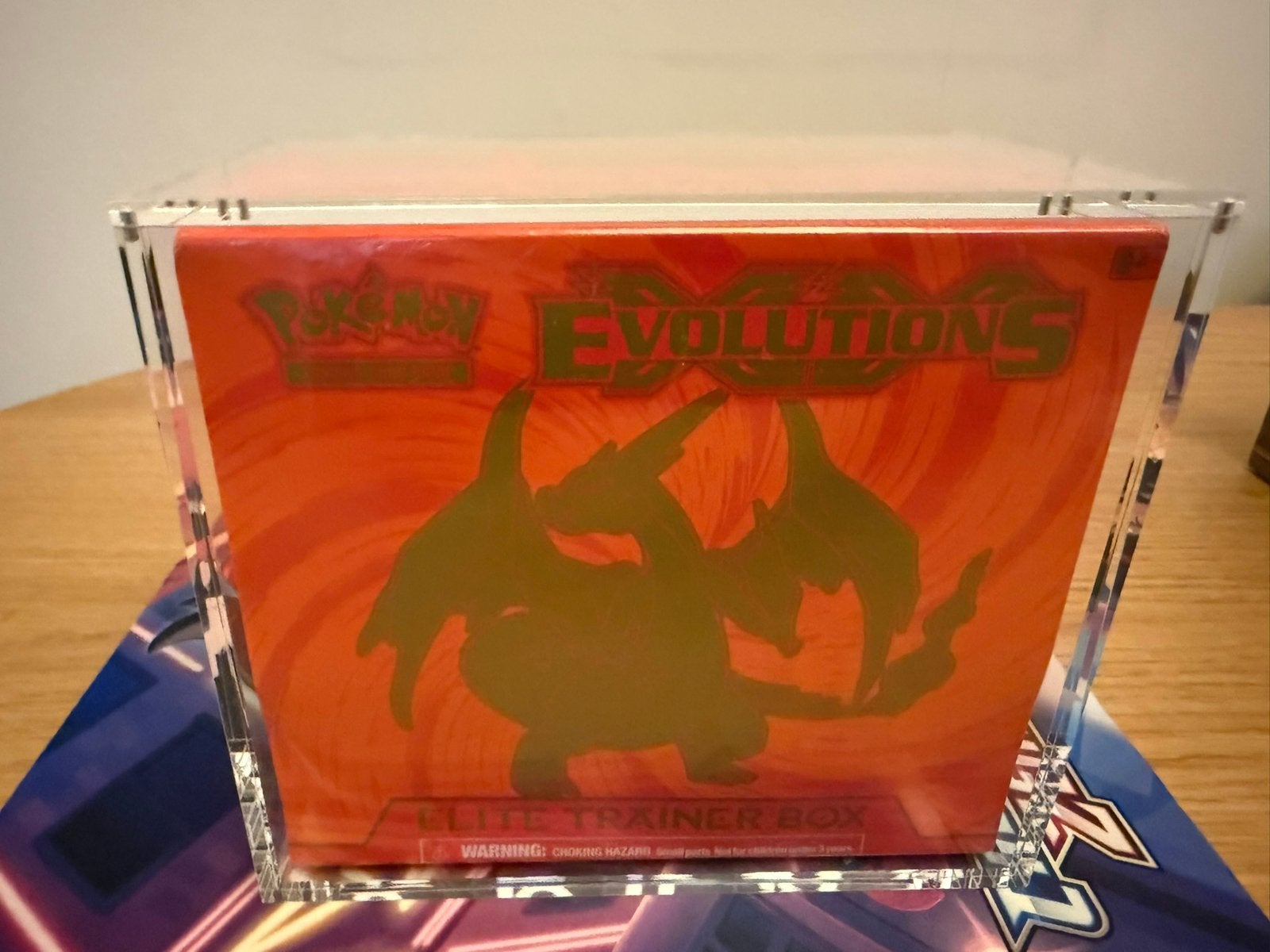 Charizard evolutions Elite Trainer Box, Ophalen of Verzenden, Zo goed als nieuw, Boosterbox