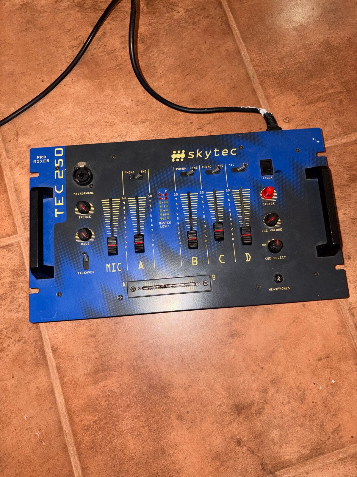 Skytec TEC 250 Pro Mixer - Volledig werkend, Muziek en Instrumenten, Ophalen, Gebruikt, Minder dan 5 kanalen, Microfooningang