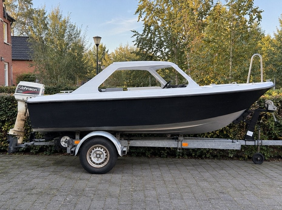 Halfkajuit motorboot 4,66 m | Johnson 30 PK | incl. trailer, Overige merken, Gebruikt, Kajuitboot, 35 cm
