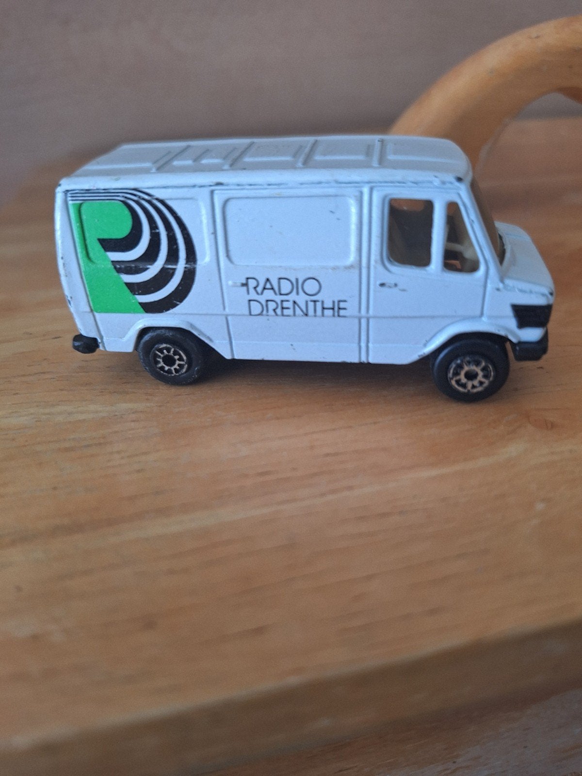 auto met radio drente, Ophalen, Auto