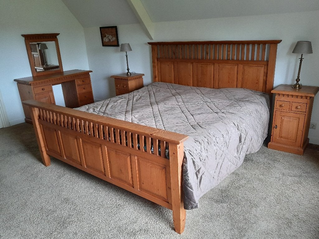 Slaapkamer meubel, nachtkastjes,kaptafel,linnenkast., Ophalen, Gebruikt, Tweepersoons, Grenen hout
