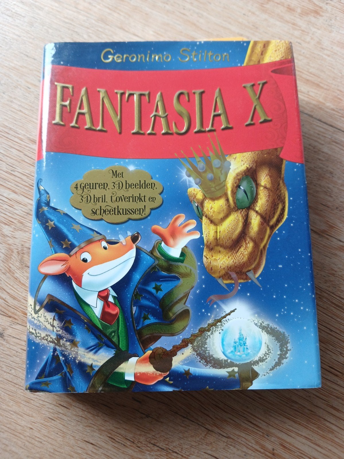 Geronimo Stilton - Fantasia X (met geuren en 3D bril), Boeken, Ophalen of Verzenden, Gelezen, Geronimo Stilton, Fictie