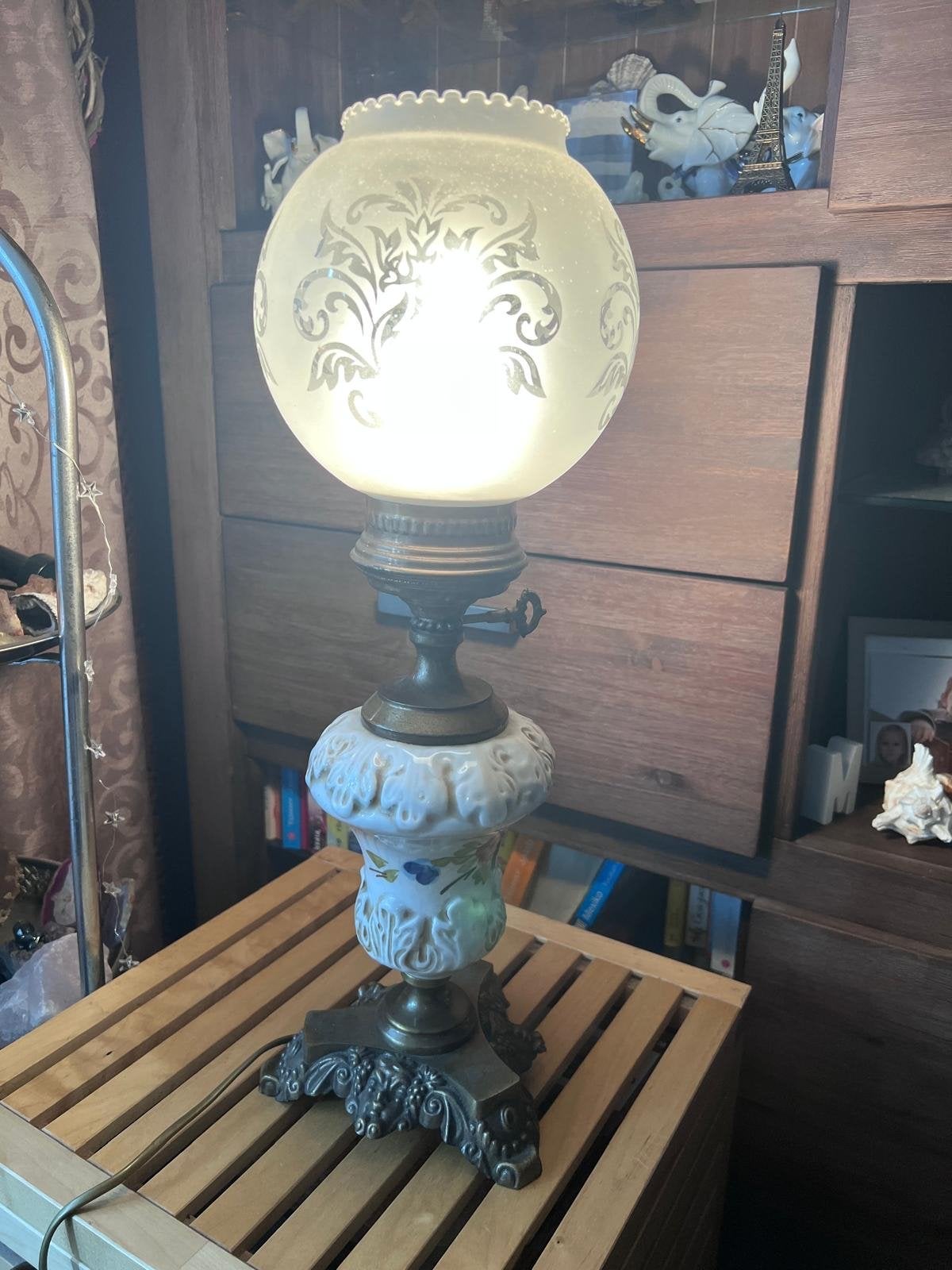 Antieke olielamp met bloemmotief en geëtst glas, Ophalen