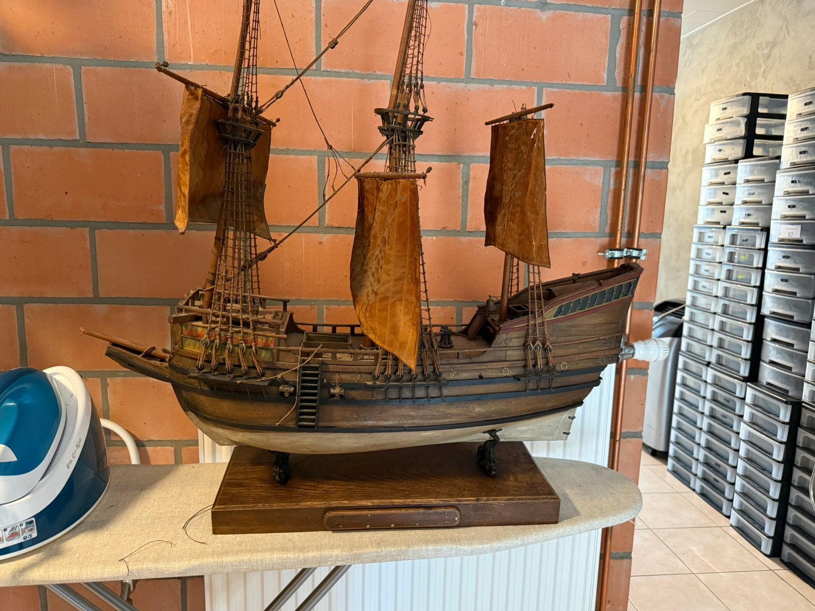 Antiek houten scheepsmodel Halve Maen handgemaakt WO2periode, Hobby en Vrije tijd, Modelbouw | Boten en Schepen, Ophalen of Verzenden