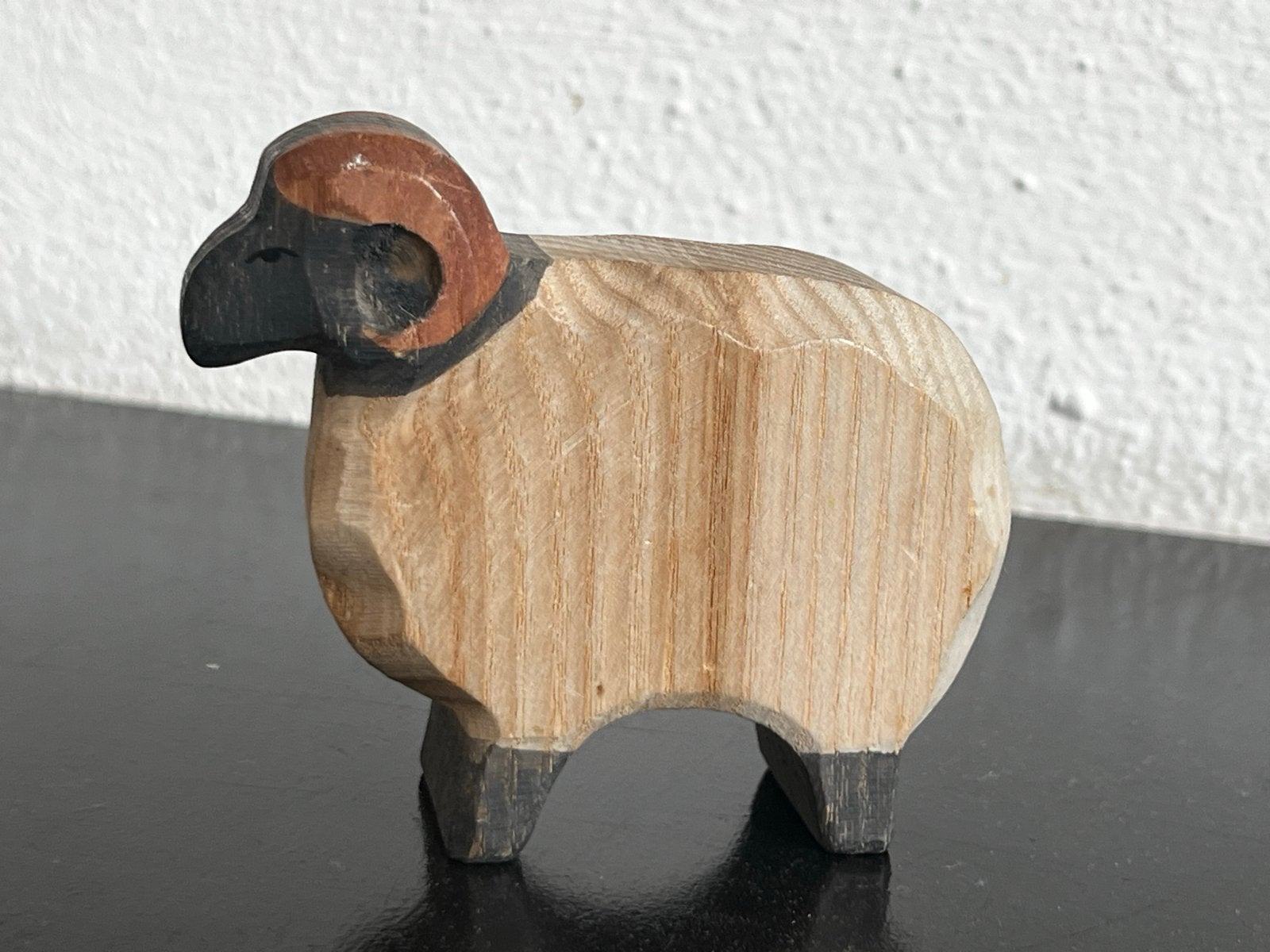 Ostheimer Ram - Houten speelfiguur - 8,5x3x7,5 cm, Ophalen of Verzenden, Gebruikt, Overige typen