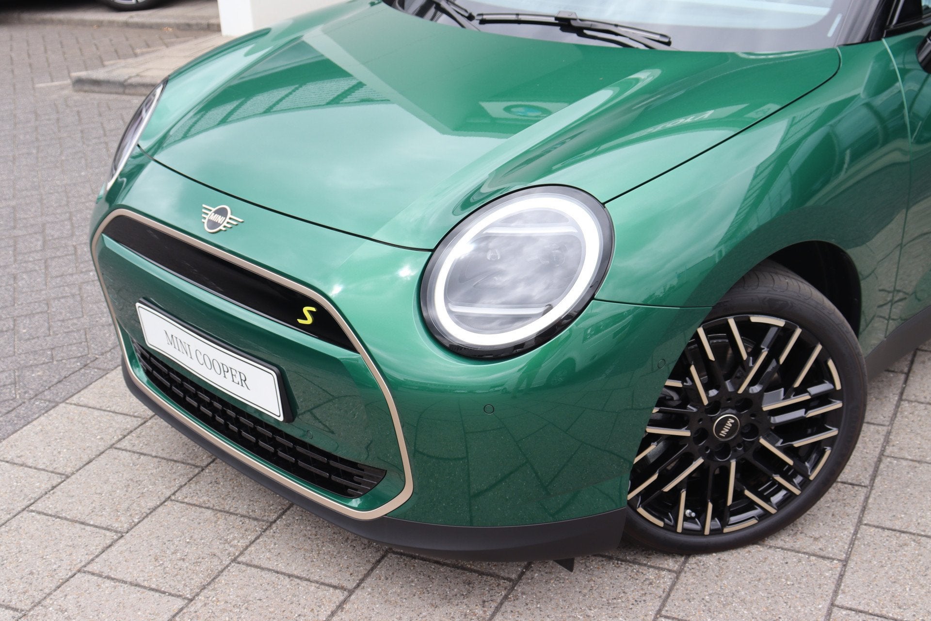 MINI Hatchback Cooper SE / Favoured / Pakket M / 18" Night F, Auto's, Mini, Dealer onderhouden, Beige, 4 stoelen, Mini Electric