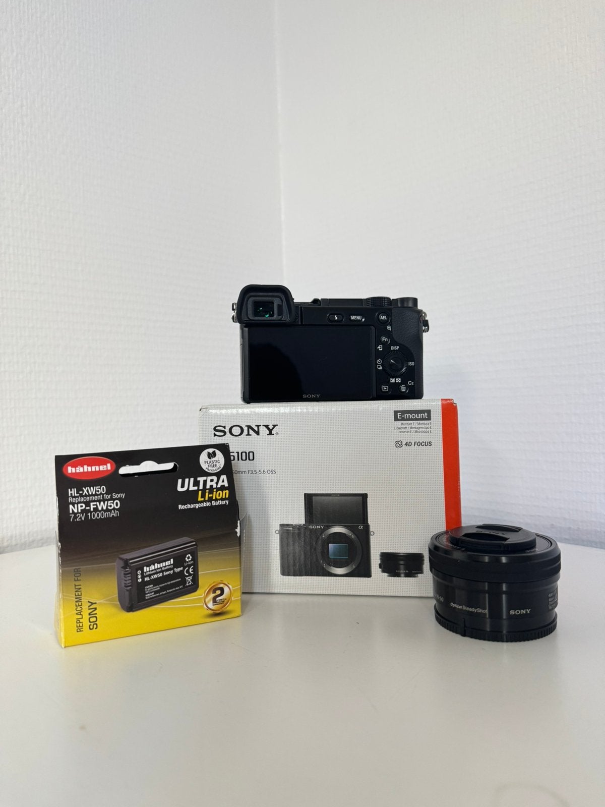 Sony a6100 + 16-50mm lens – slechts 3.114 clicks, Zo goed als nieuw, 24 megapixels, Sony, Kantelbaar/draaibaar scherm