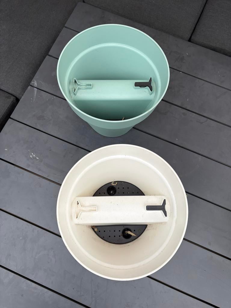 Set van 2 Elho balkon plantenbakken - wit en mintgroen, Ophalen, Kunststof, Gebruikt, Minder dan 30 cm
