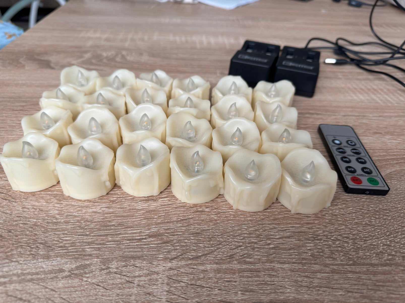 Ledkaarsjes 24 stuks met batterijen en laders, Kunststof, Overige merken, Ophalen of Verzenden, Zo goed als nieuw