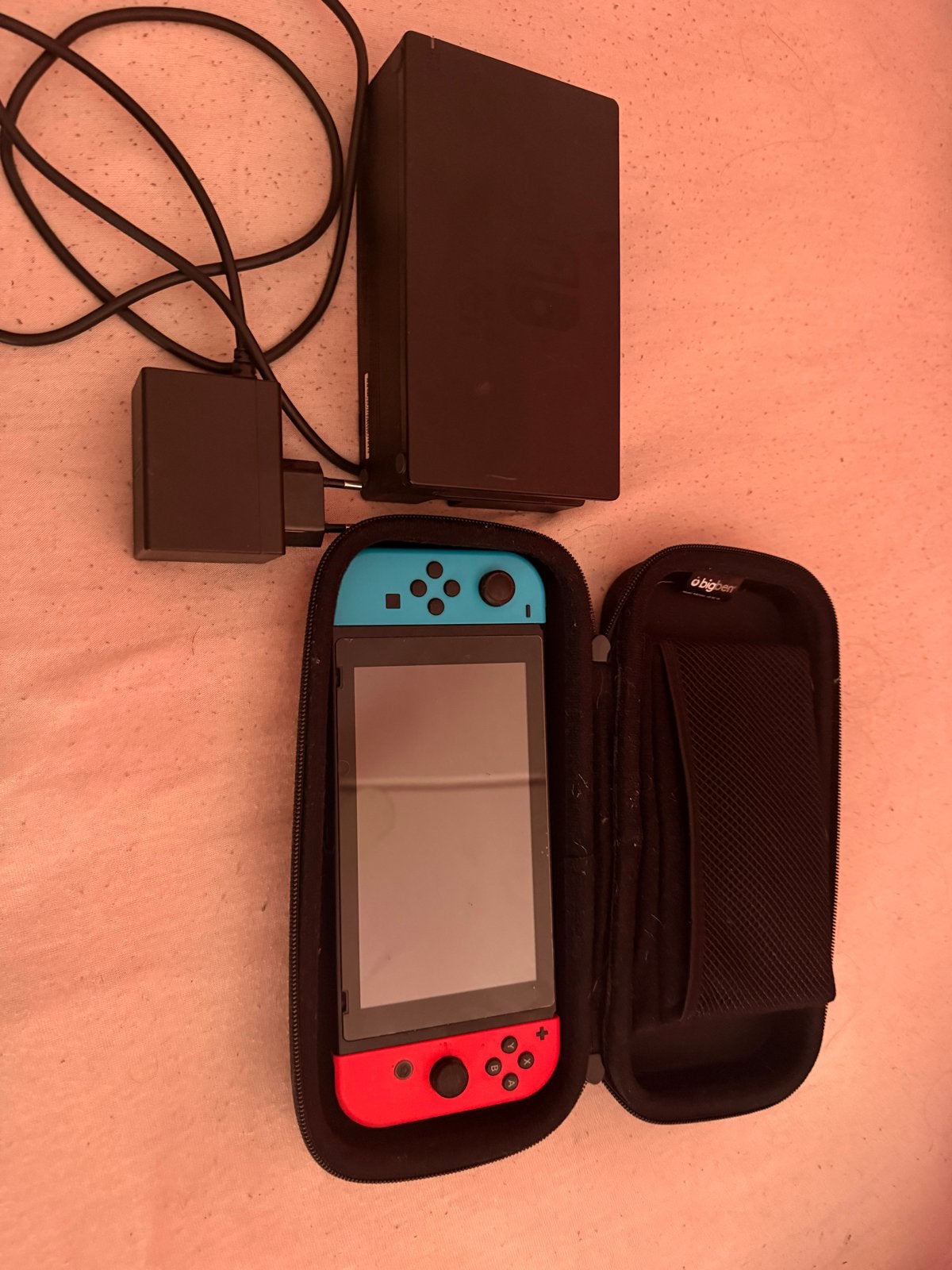 Nintendo Switch met Dock en Hoesje - Zo goed als nieuw, Spelcomputers en Games, Ophalen, Zo goed als nieuw, Met 2 controllers