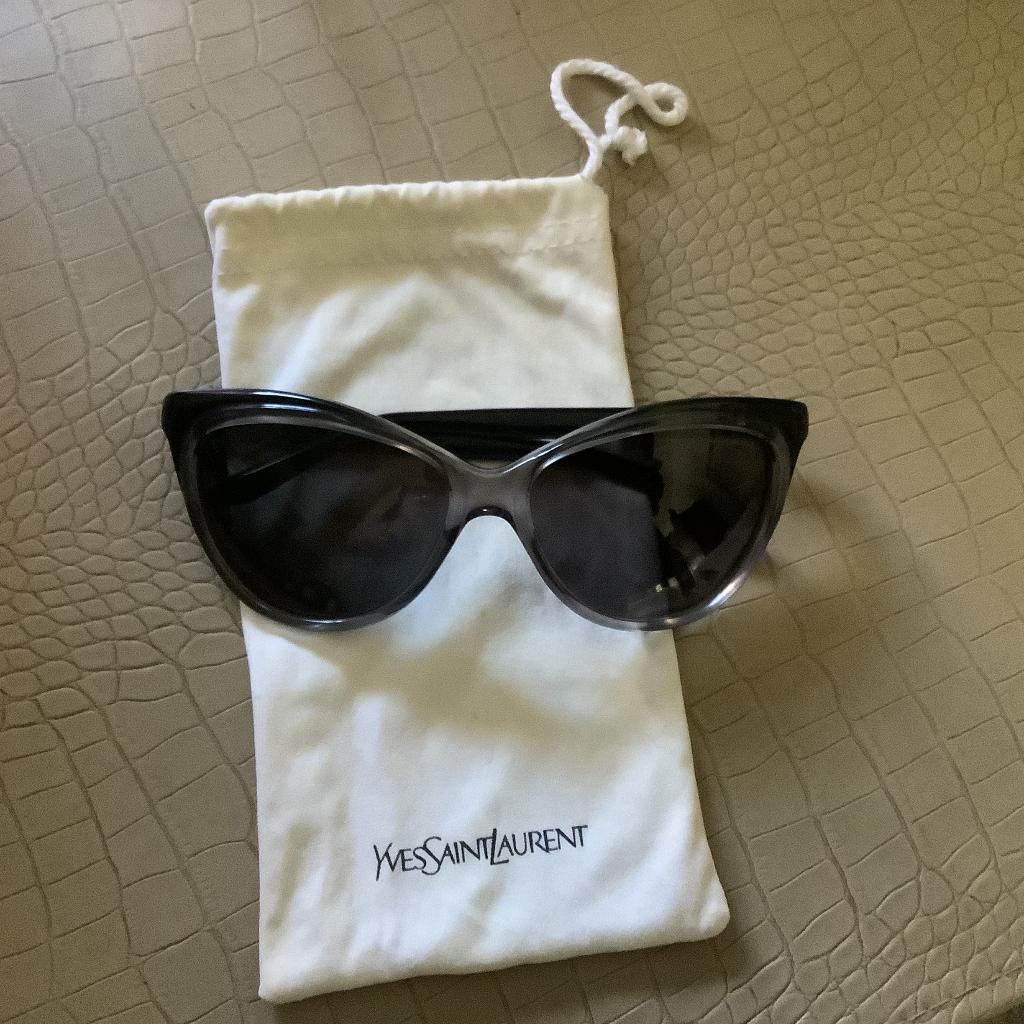 Zonnebril Yves Saint Loran / type cat-eye, Sieraden, Tassen en Uiterlijk, Zonnebrillen en Brillen | Dames, Overige merken, Zonnebril