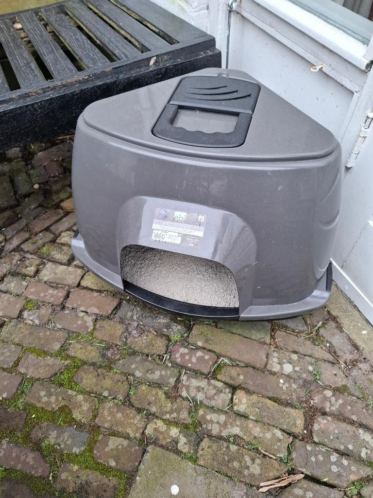 Ebi 60 kattenbak voor hoek, Ophalen, Zo goed als nieuw, Gesloten