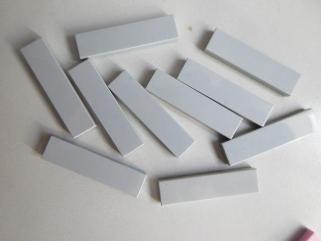 nr. 9767, 10 lichtgrijze tegeltjes 1x4, Ophalen of Verzenden, Zo goed als nieuw, Complete set, Lego