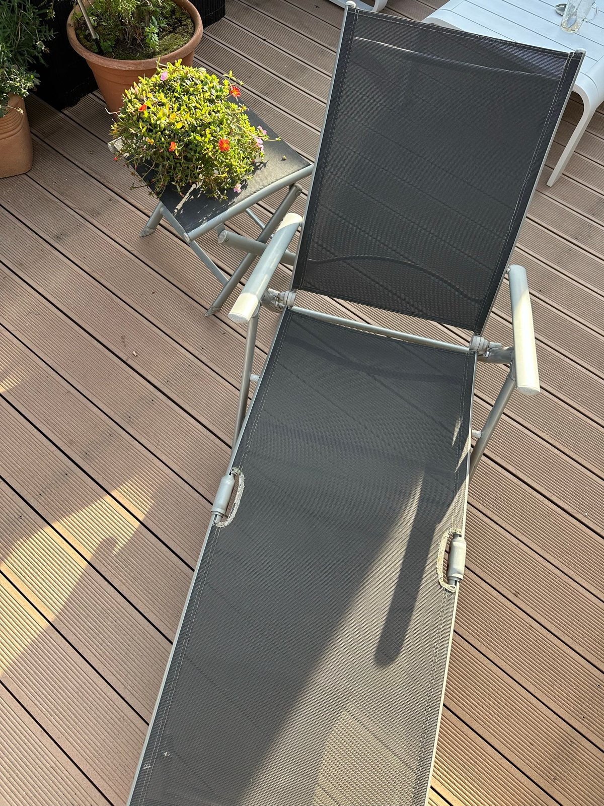 2 Ligstoelen- verstelbaar en inklapbaar + 1 voetenbankje, Tuin en Terras, Ophalen, Gebruikt, Aluminium, Inklapbaar