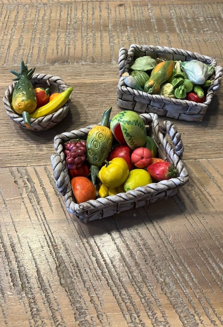 Vintage Mini keramiek fruit groente in aardewerk mandjes, Ophalen of Verzenden, Zo goed als nieuw, Steen/keramiek