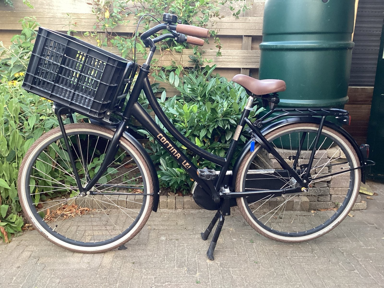 Cortina U4 meisjes transportfiets zwart 26 inch, Versnellingen, Zo goed als nieuw, Minder dan 47 cm, Trommelrem