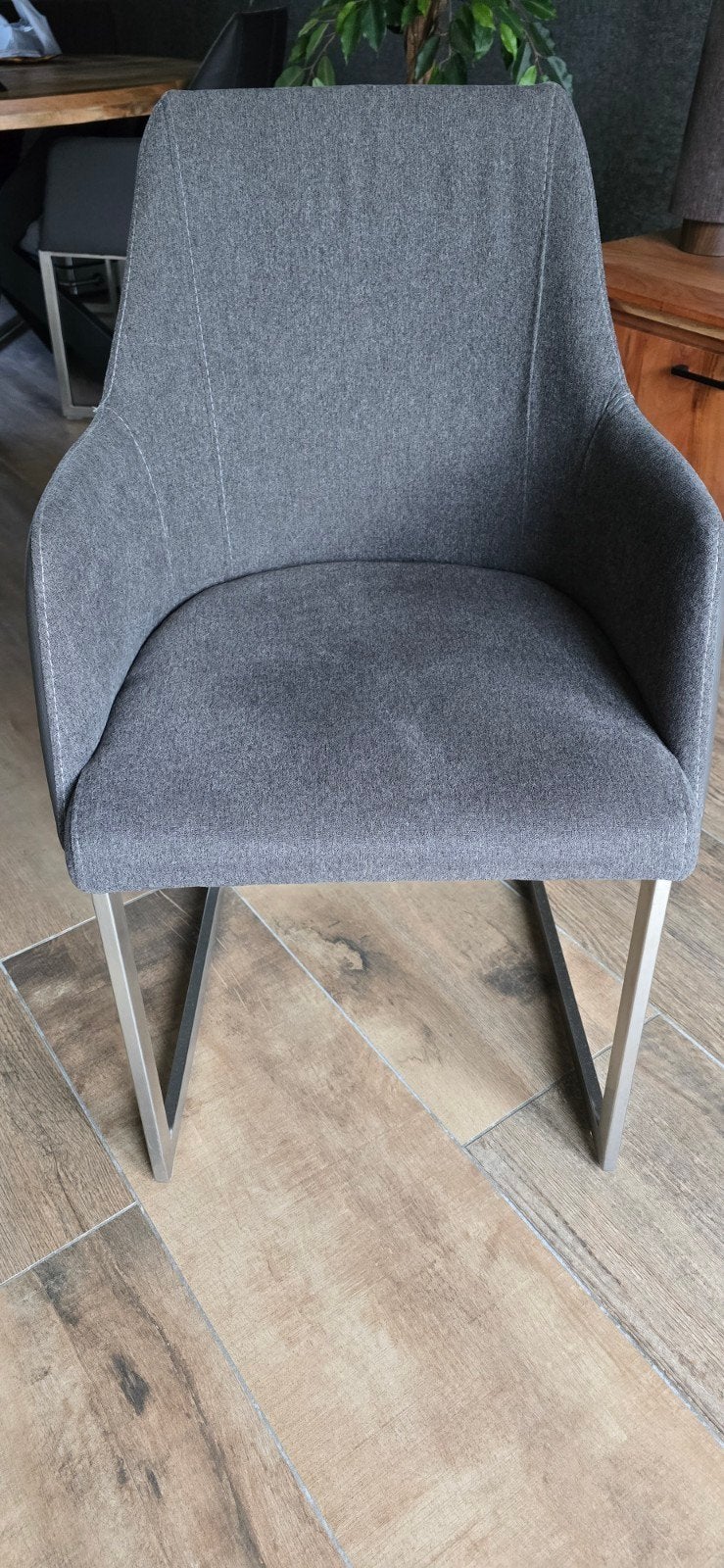 4 comfortabele eetkamerstoelen model kuip, grijs/zwart, Ophalen, Leer, Zo goed als nieuw, Modern