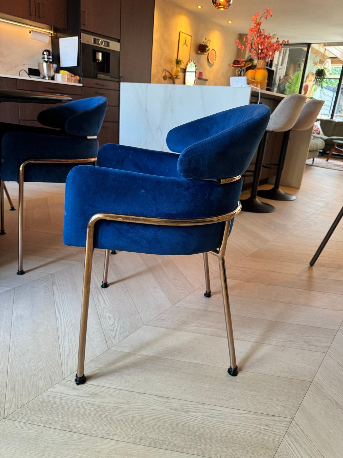 Kayoom eetkamerstoel blauw velours met gouden onderstel, Ophalen, Gebruikt, Blauw, Stof