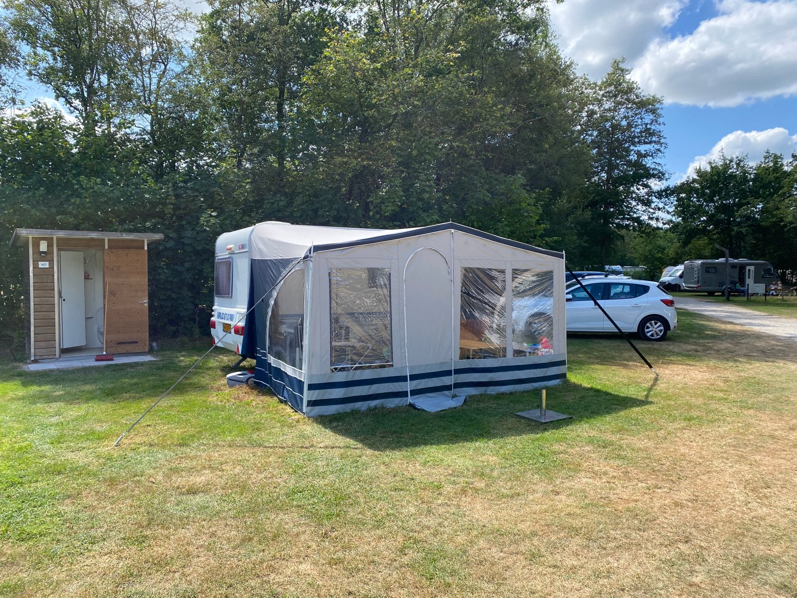 Adria Altea met mover en Luifelvoortent lichtgewicht, Caravans en Kamperen, Caravans, Vast bed, Schokbreker, Treinzit, Tot en met 3