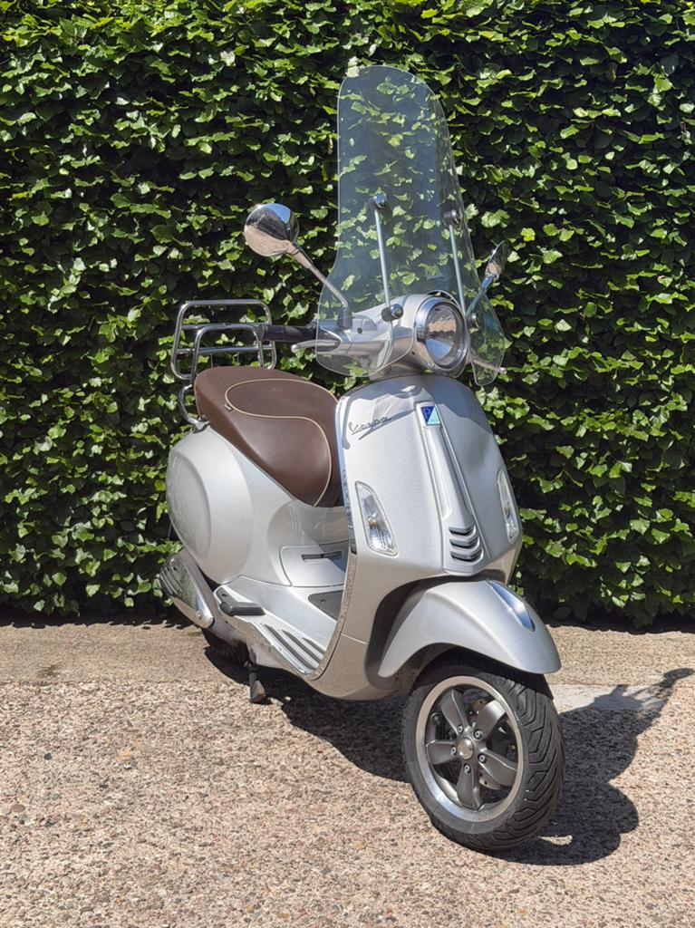 Vespa Primavera 50 SE 70 Grigio 711 MY16 – 2.511 km, Ophalen, Zo goed als nieuw, Benzine, Overige modellen