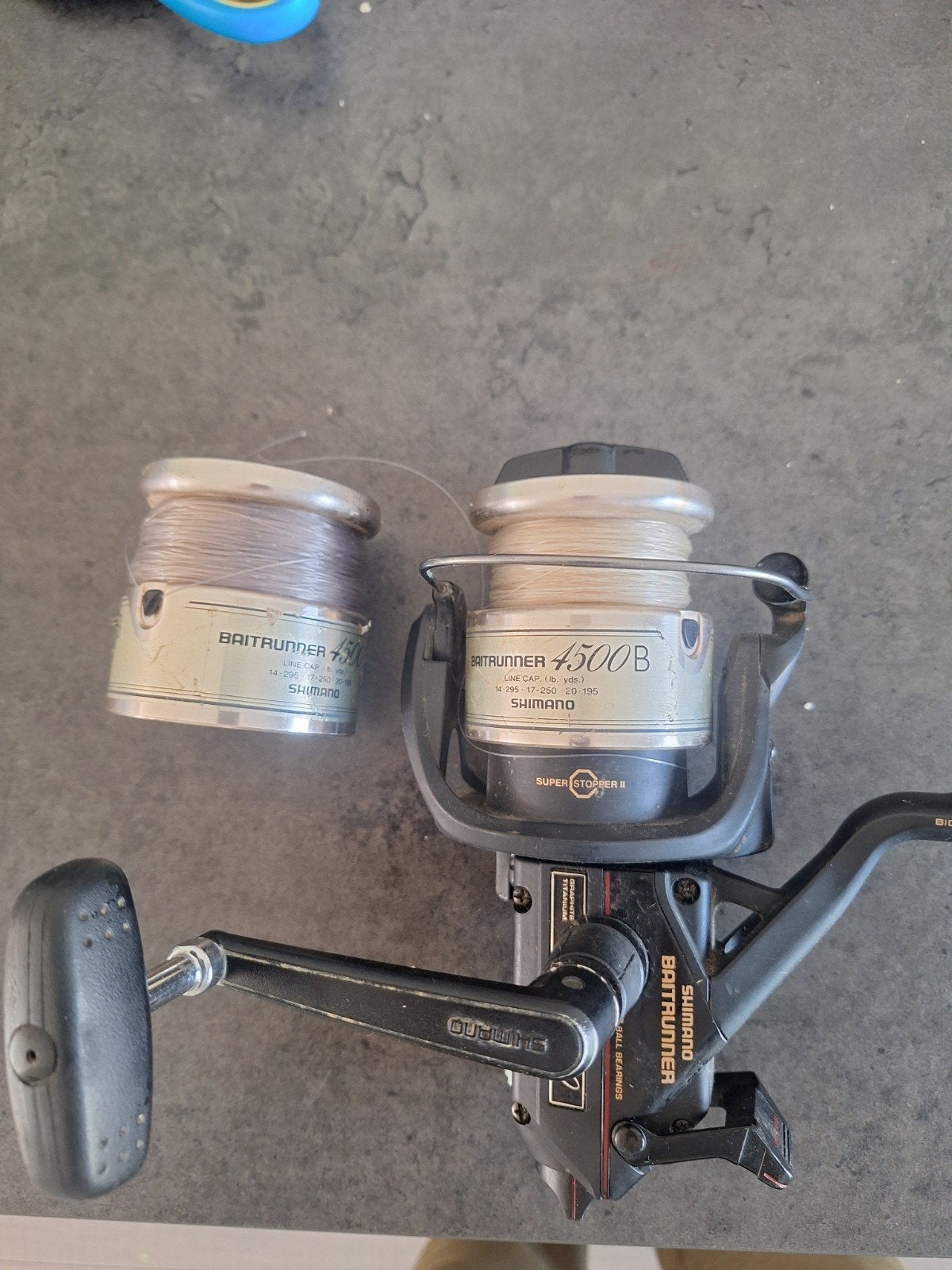 Shimano Baitrunner 4500B met extra spoel, Ophalen of Verzenden, Gebruikt, Molen