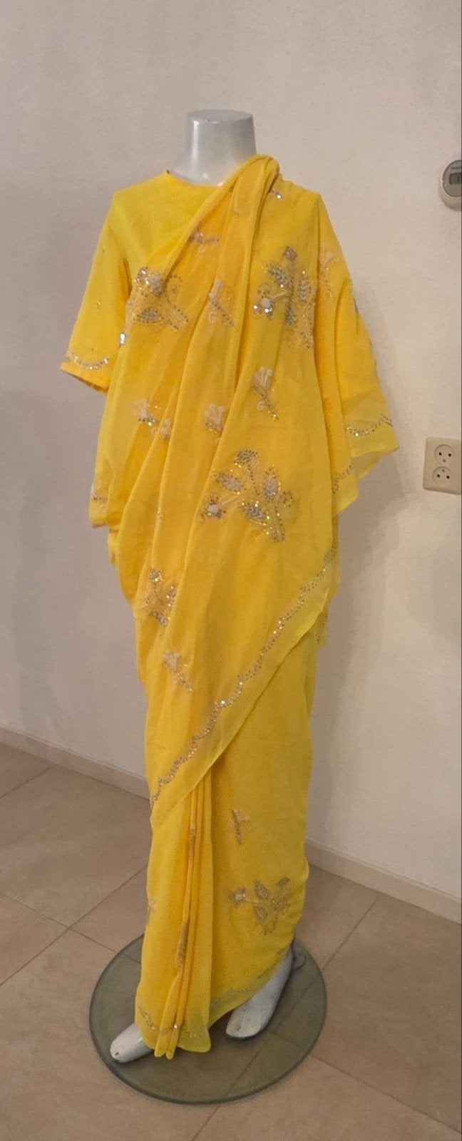 Prachtige Gele Indiase Saree met Borduurwerk, Maat 38/40 (M), Geel, Ophalen of Verzenden, Onder de knie