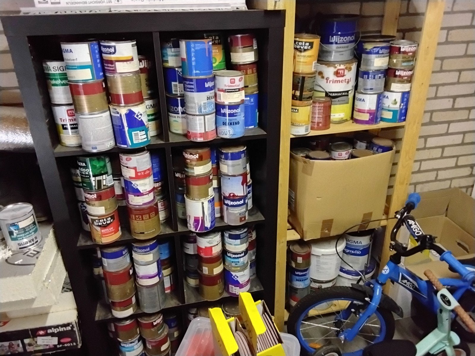 Grote collectie verfblikken - diverse merken en kleuren, Ophalen