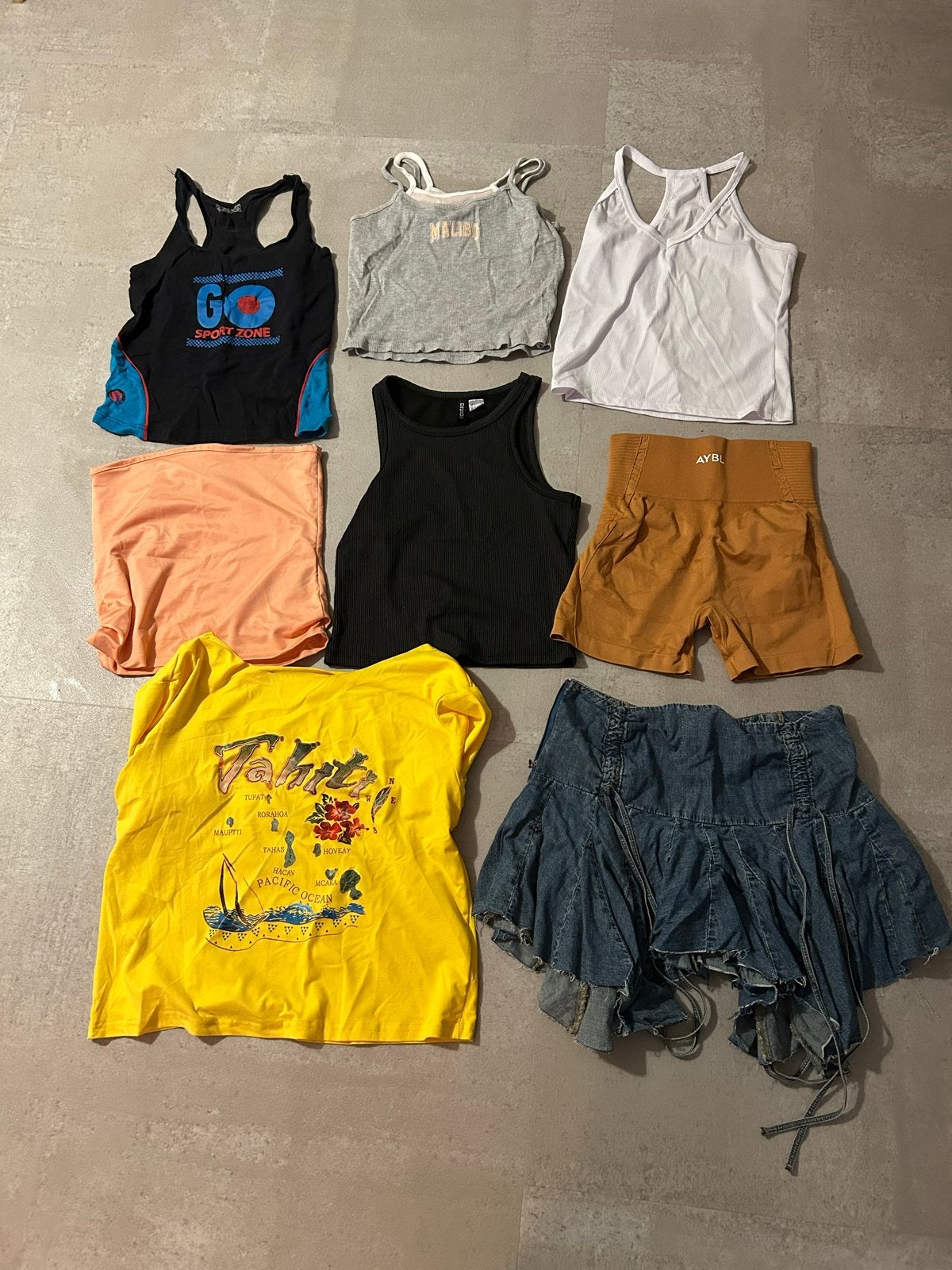 Kledingpakket: Diverse tops, shorts en rok - Goede staat, Kleding | Dames, Overige Dameskleding, Ophalen, Gedragen