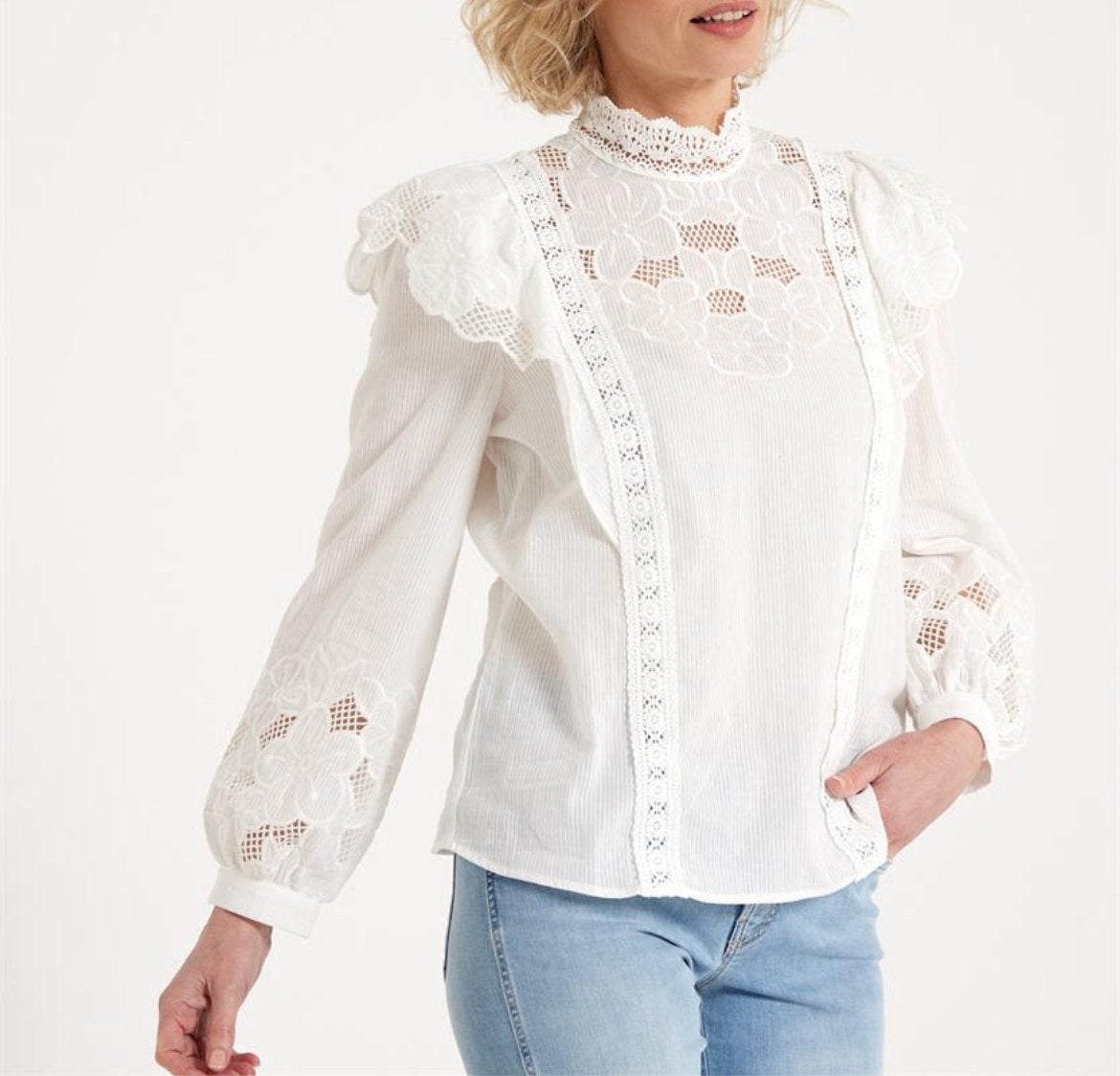 Caroline Biss witte broderie blouse met opengewerkte bloemen, Kleding | Dames, Ophalen of Verzenden, Nieuw, Maat 38/40 (M), Wit