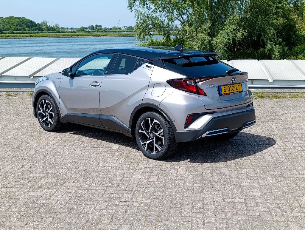 Toyota C-HR 2.0 Hybrid 184pk 2020 Bi-Tone Automaat, Stof, 725 kg, Zwart, 4 cilinders