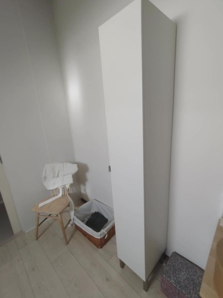 Ikea hoge badkamerkast wit op pootjes zgan, Ophalen, (Half)hoge kast, Minder dan 50 cm, Zo goed als nieuw