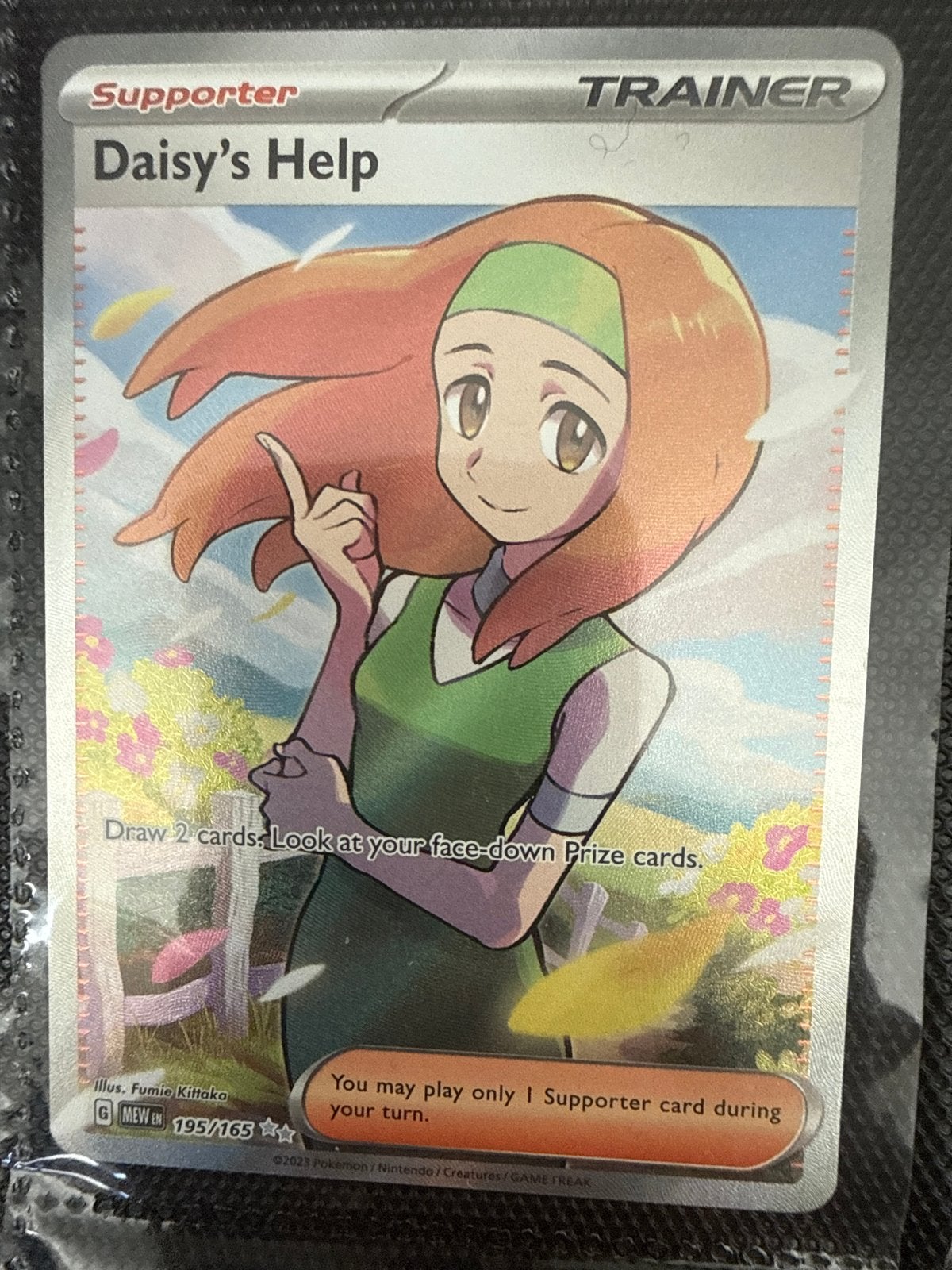 Pokemon TCG: Daisy's Help Supporter Trainer Kaart 195/165, Ophalen of Verzenden, Zo goed als nieuw, Losse kaart, Foil