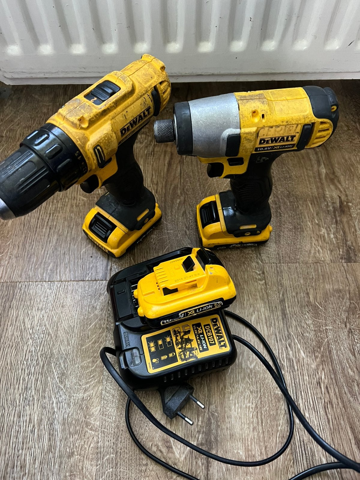 2 bodys. 3 accus en lader, Ophalen of Verzenden, Zo goed als nieuw, Boormachine