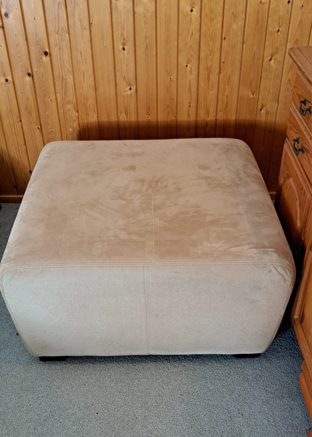 Grote beige hocker / poef – comfortabel en multifunctioneel, Ophalen, Zo goed als nieuw, Rechthoekig