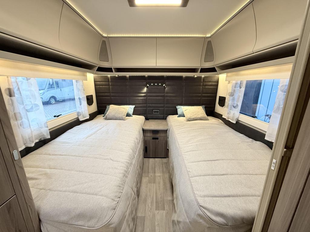 Kabe Royal 560 GLE KS B2, Caravans en Kamperen, Rondzit, Bedrijf, Kabe, Schokbreker