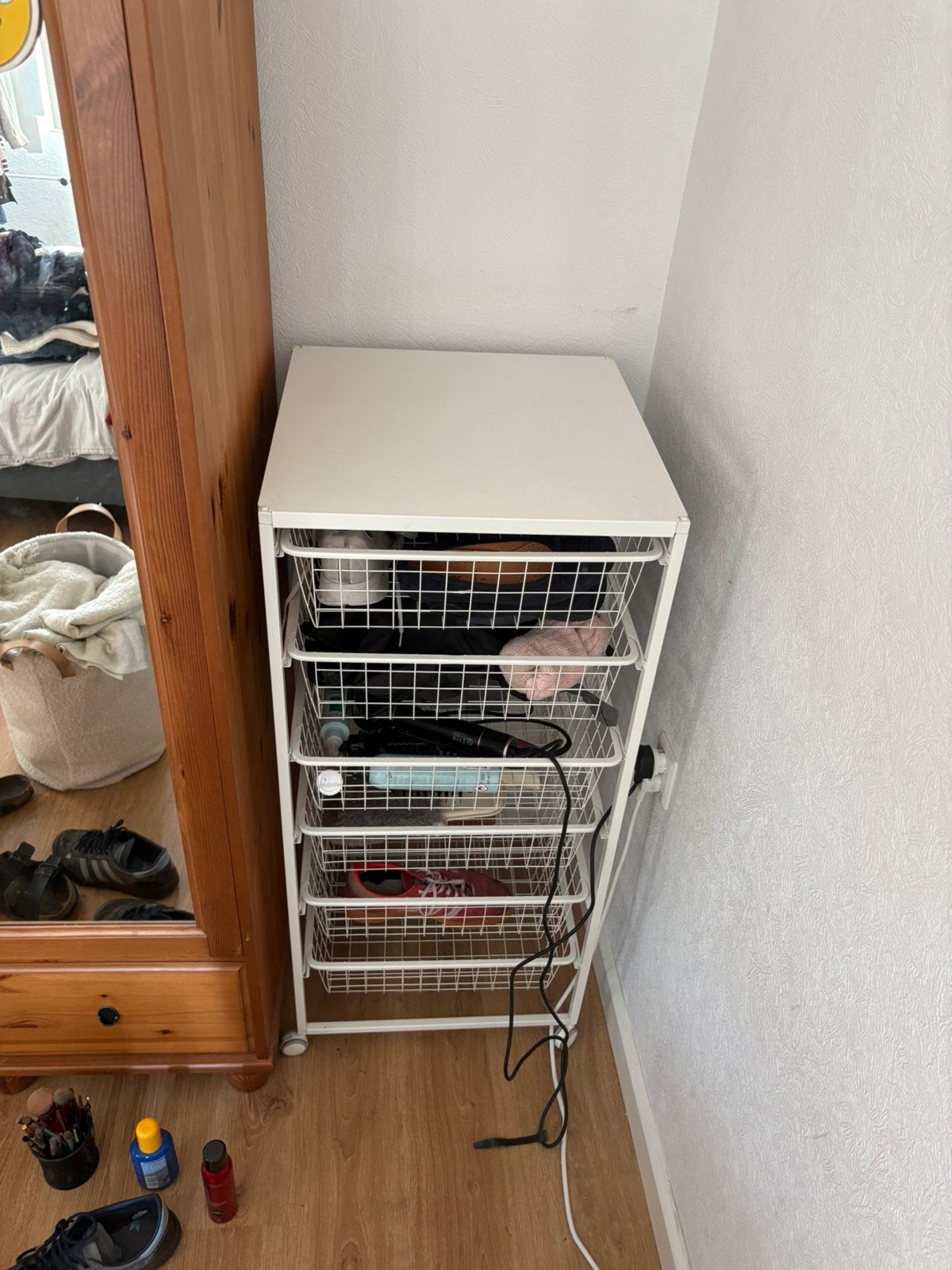 Ikea cabinet with wheels, Huis en Inrichting, Ophalen, Zo goed als nieuw